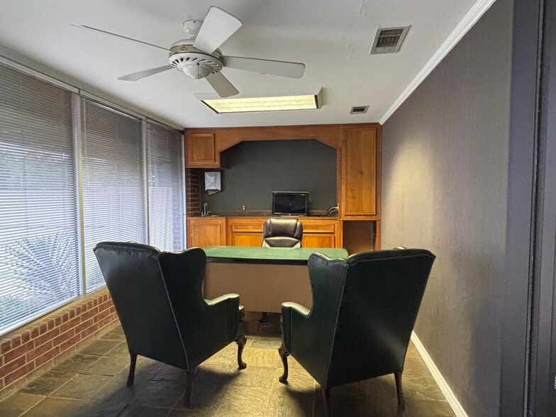 More Photos Of 2306 Texas Blvd, Texarkana Auto Repair For Sale
