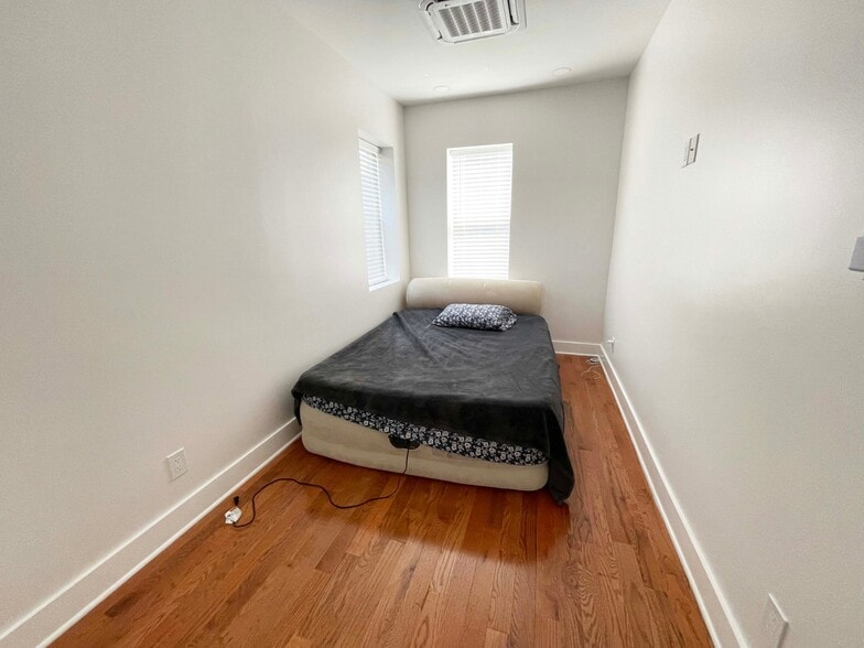 More Photos Of 309 S 60th St, Philadelphia Storefront Retail Residential For Lease