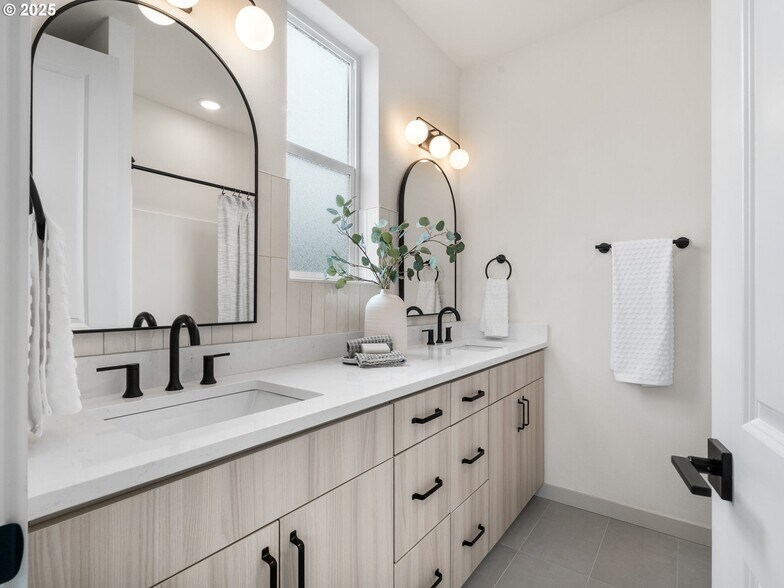 More Photos Of 305 Jetty ave, Lincoln City Multifamily For Sale