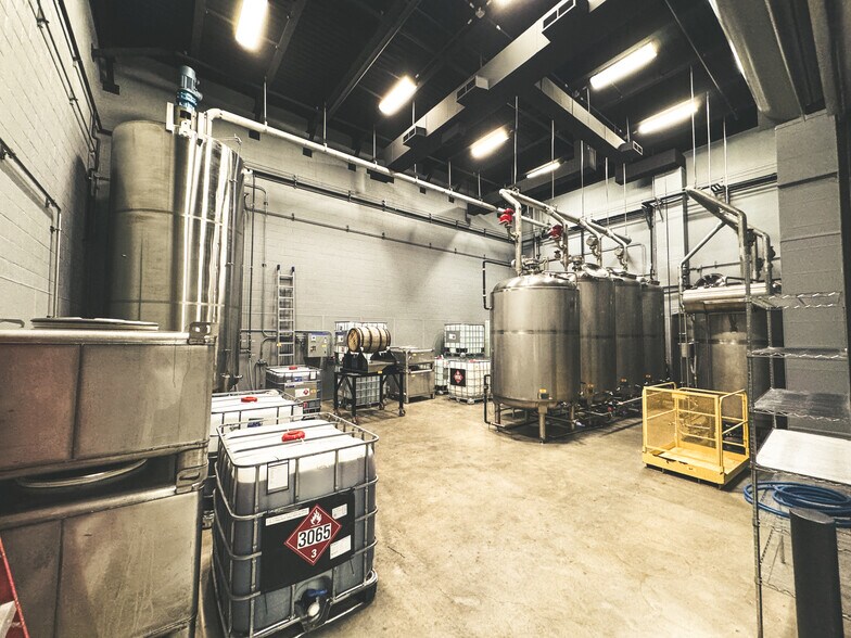 More Photos Of 2121 S Bellview Rd, Rogers Freestanding For Lease