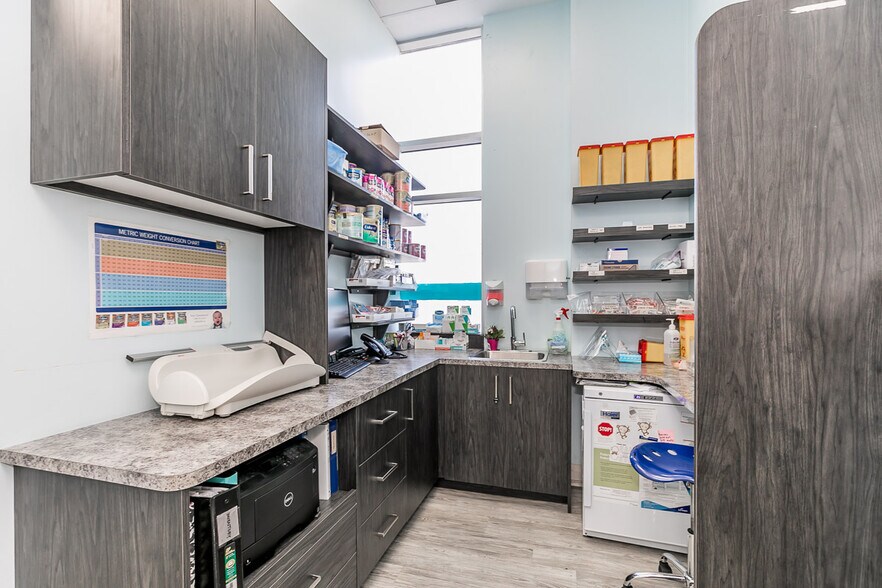 More Photos Of 50 Bur Oak Ave, Markham Storefront For Sale