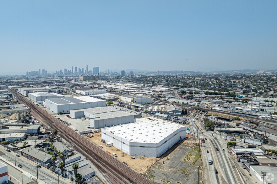 More Photos Of 3270 E Washington Blvd, Los Angeles Warehouse For Sale