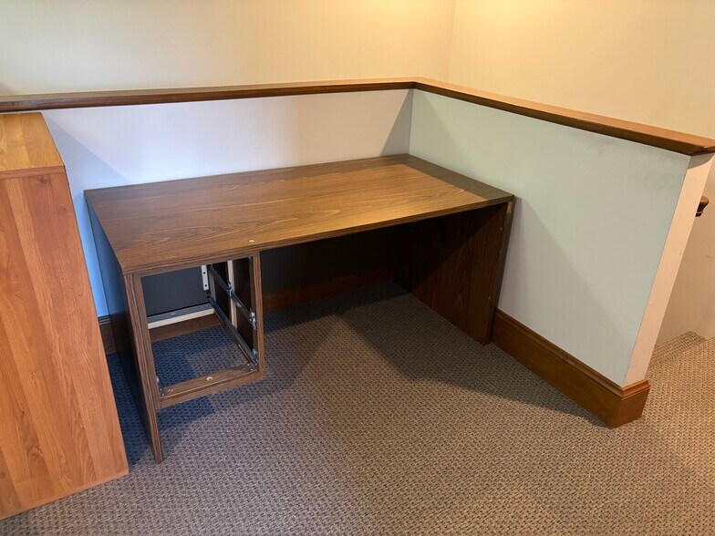 More Photos Of 1500-1502 Orchard Lake Dr, Charlotte Office For Lease