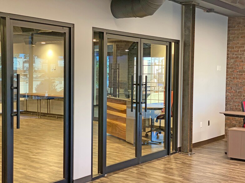 More Photos Of 14958 Ventura Blvd, Sherman Oaks Office For Lease