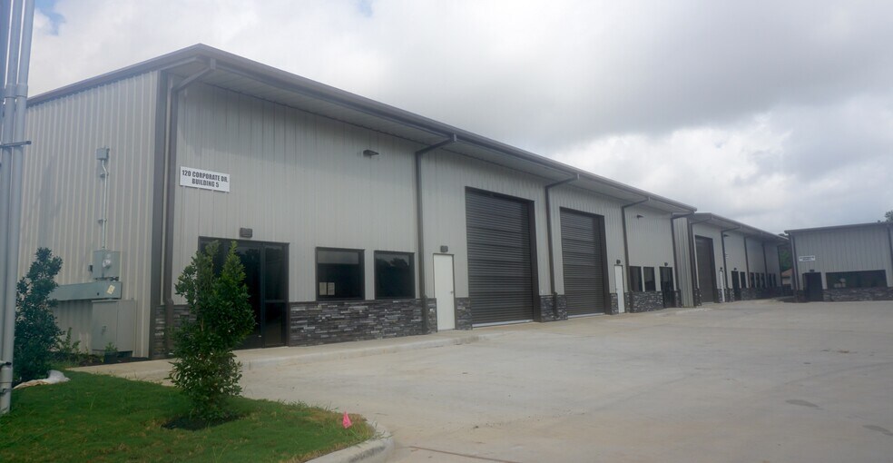 More Photos Of 120 Corporate Dr, Willis Unknown For Lease