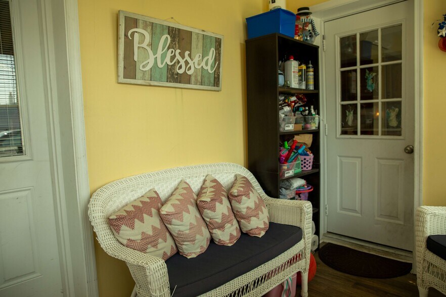 More Photos Of 719 S DuPont Blvd, Milford Flex For Sale