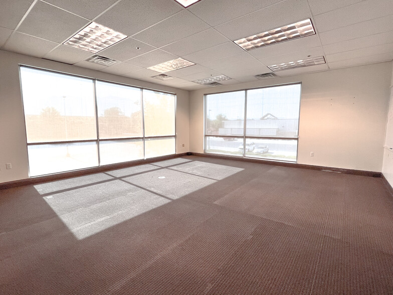 More Photos Of 8911 S Sandy Pky, Sandy Unknown For Lease