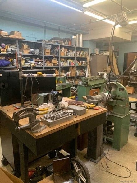 More Photos Of 504 Cherry Ln, Floral Park Warehouse For Lease