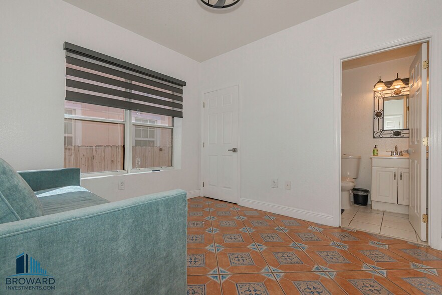 More Photos Of 330 SW 20th St, Fort Lauderdale Multifamily For Sale