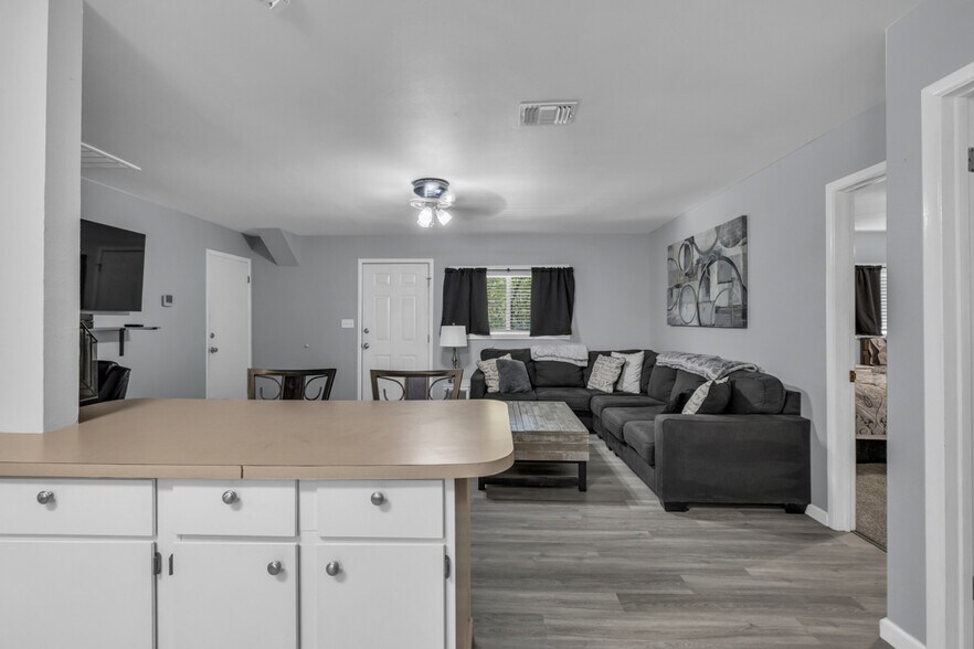 More Photos Of 2001 Ponderosa Dr, New Braunfels Specialty For Sale