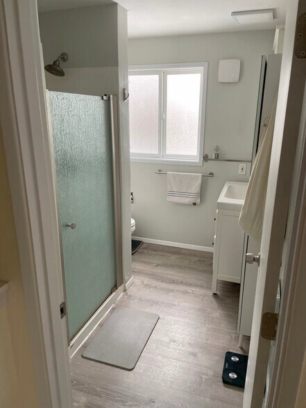 More Photos Of 300 NE 117th Ave, Vancouver Office Residential For Lease