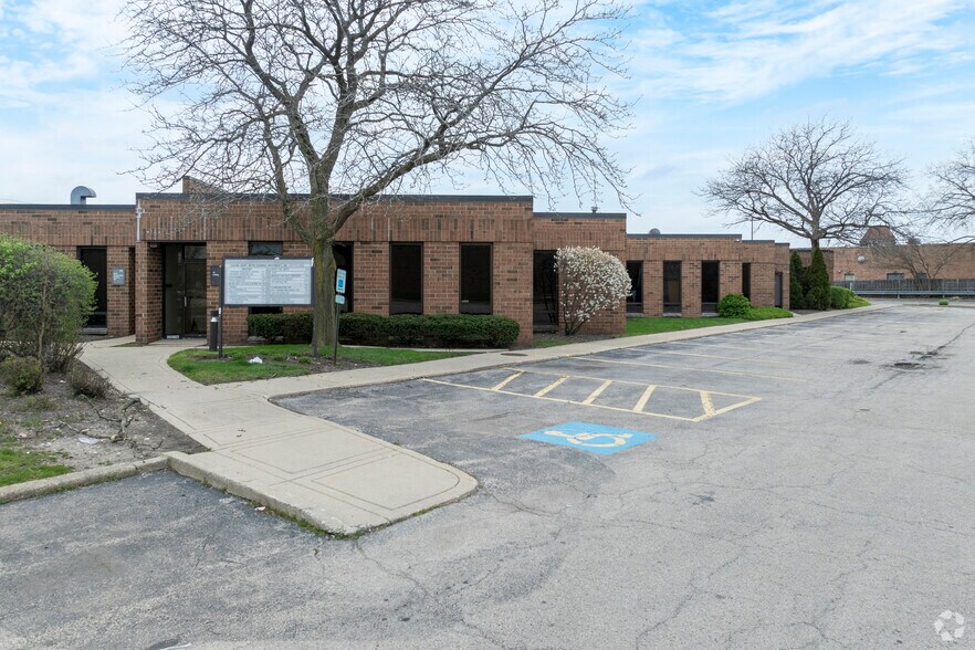 More Photos Of 205 W Grand Ave, Bensenville Office For Lease