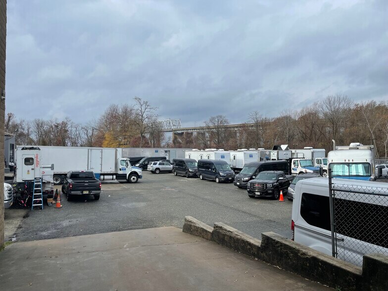 More Photos Of 4865 Arthur Kill Rd, Staten Island Warehouse For Lease