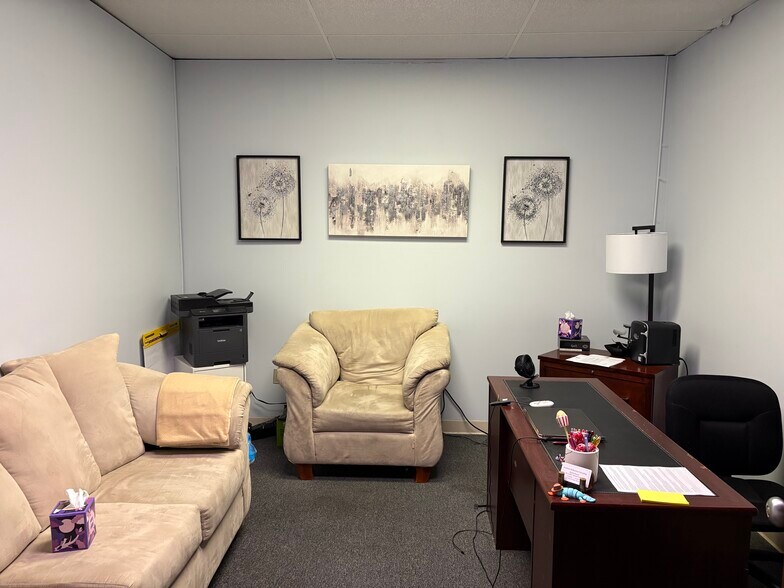 More Photos Of 505 S 12th Ave, Virginia Medical For Sale