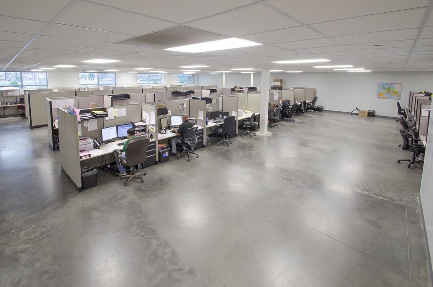 More Photos Of 2710 Reed Rd, Houston Distribution For Lease