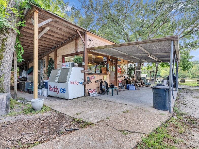 More Photos Of 280 Broken Arrow Marina, Livingston Hotel For Sale