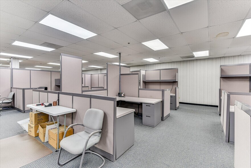 More Photos Of 1089 Augusta Rd, Warrenville Office For Lease