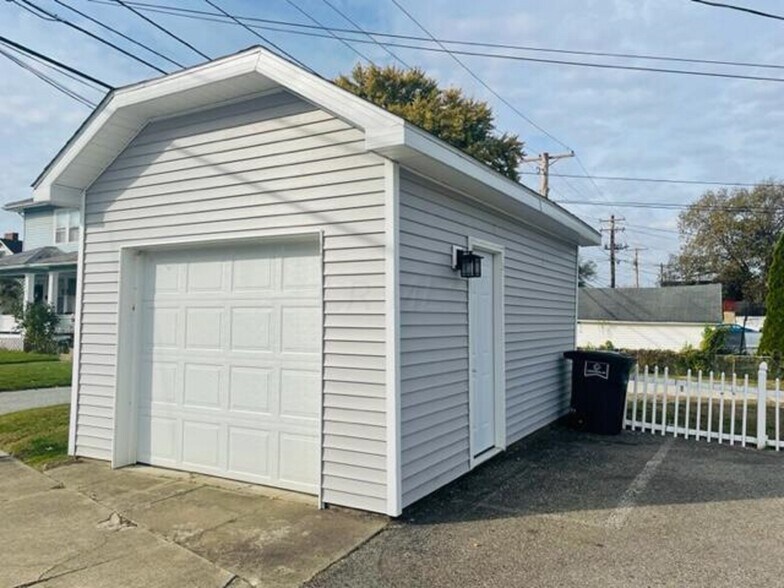 More Photos Of 850 E Main St, Lancaster Storefront Retail Residential For Sale