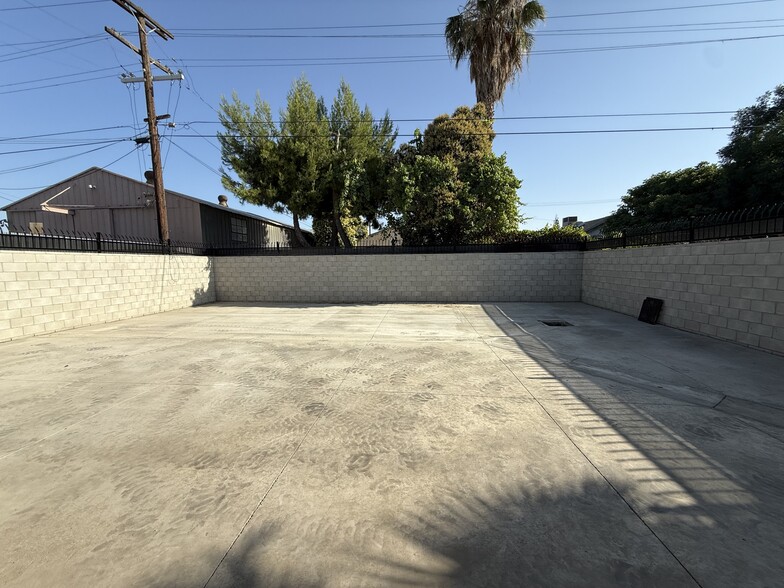 More Photos Of 1122 33rd St, Bakersfield Warehouse For Sale