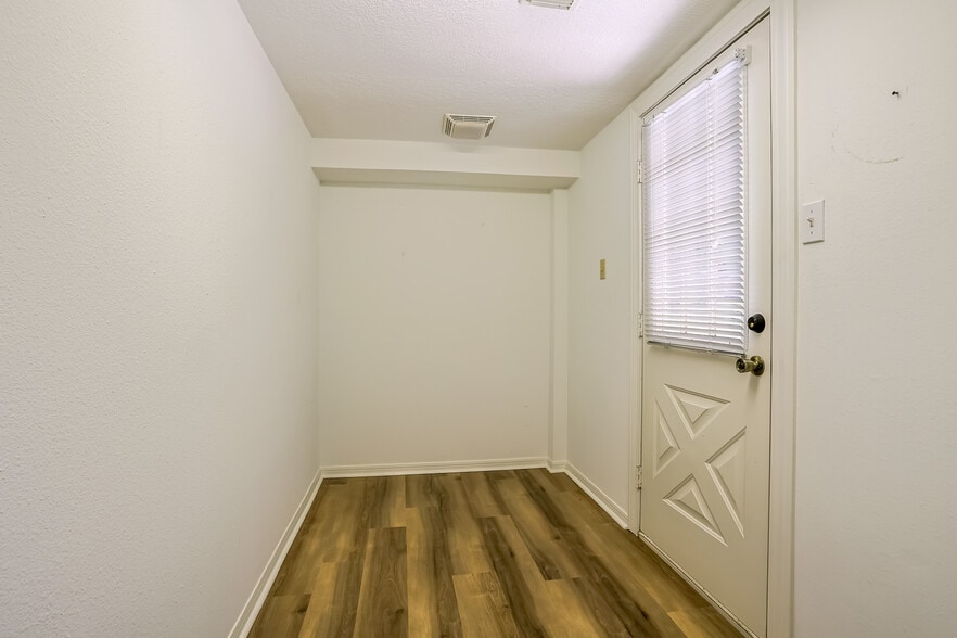 More Photos Of 211 Brantley Ln, Magnolia Apartments For Sale