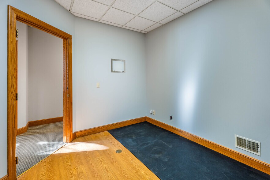 More Photos Of 6490 Main St, Buffalo Medical For Lease