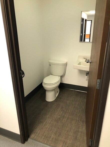 More Photos Of 6145 Scherers Pl, Dublin Light Distribution For Lease