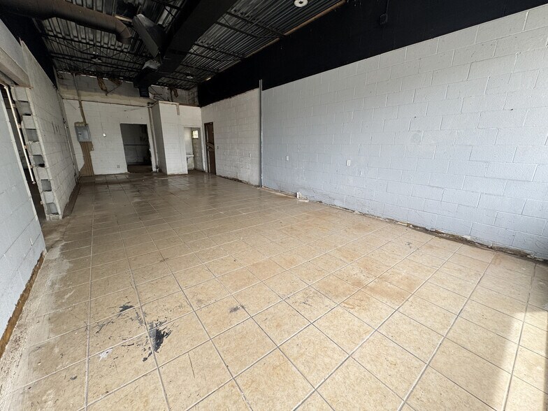 More Photos Of 5074 Douglas Rd, Toledo Storefront For Sale