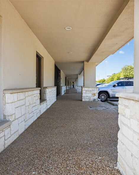 More Photos Of 1720-1748 N Greenville Ave, Richardson Light Manufacturing For Sale