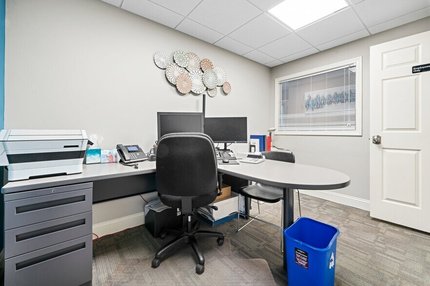 More Photos Of 1 Commons Dr, Londonderry Medical For Lease