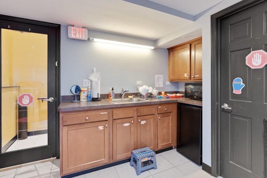 More Photos Of 275 W Dundee Rd, Buffalo Grove Medical For Sale