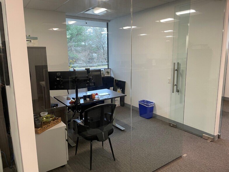 More Photos Of 4 Mountainview Ter, Danbury Office For Lease