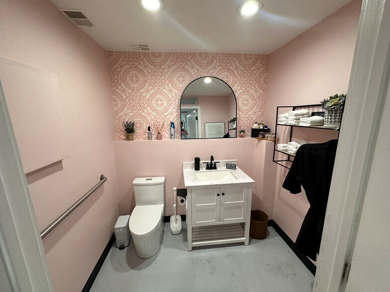 More Photos Of 7119-7125 E Sahuaro Dr, Scottsdale Storefront For Lease