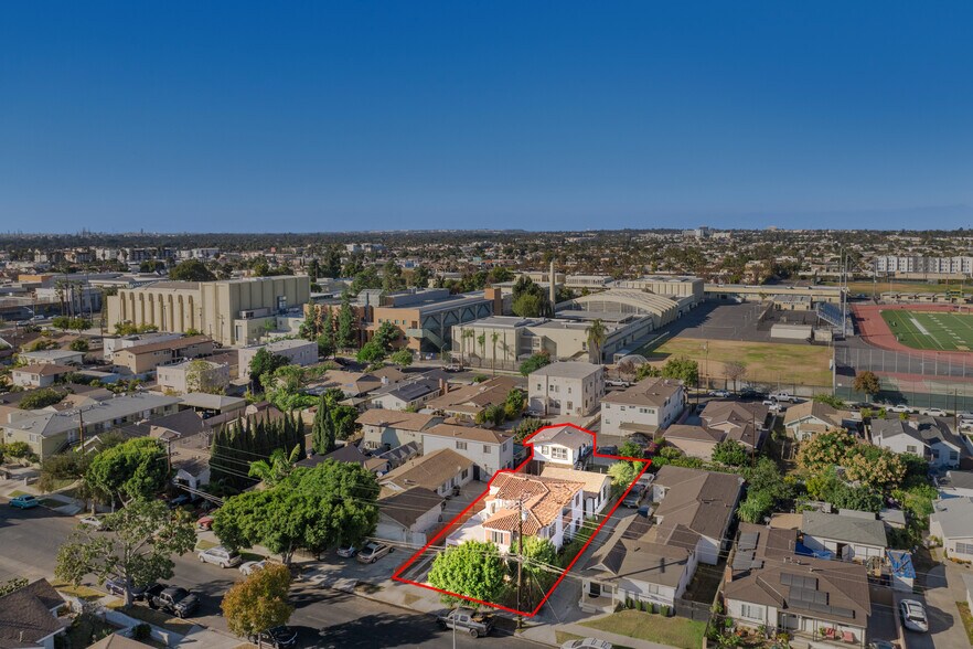 Primary Photo Of 817 E New York St, Long Beach Multifamily For Sale