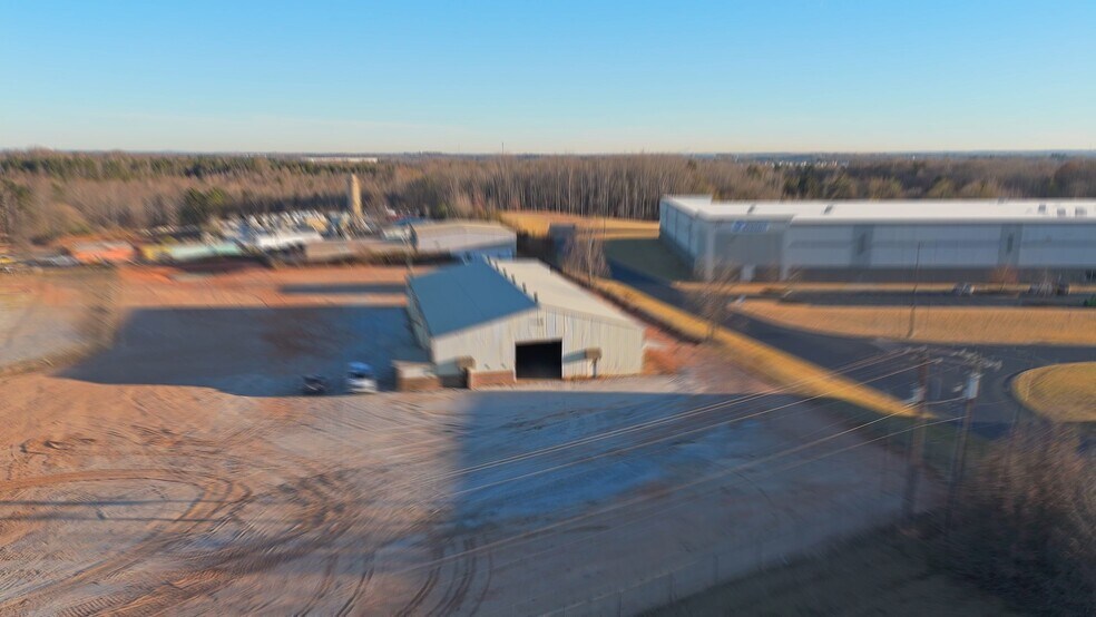 Primary Photo Of 524 Chucks Dr, Duncan Warehouse For Lease