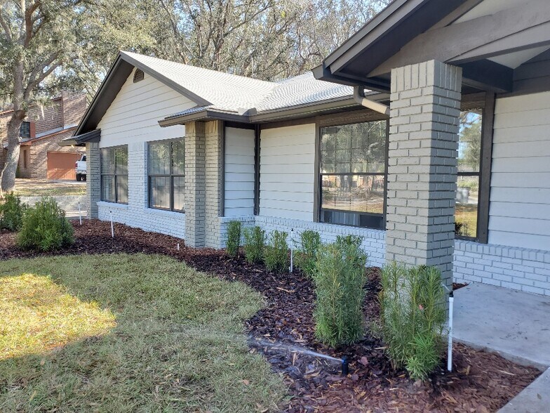 More Photos Of 113 W Chapman Rd, Oviedo Office For Lease