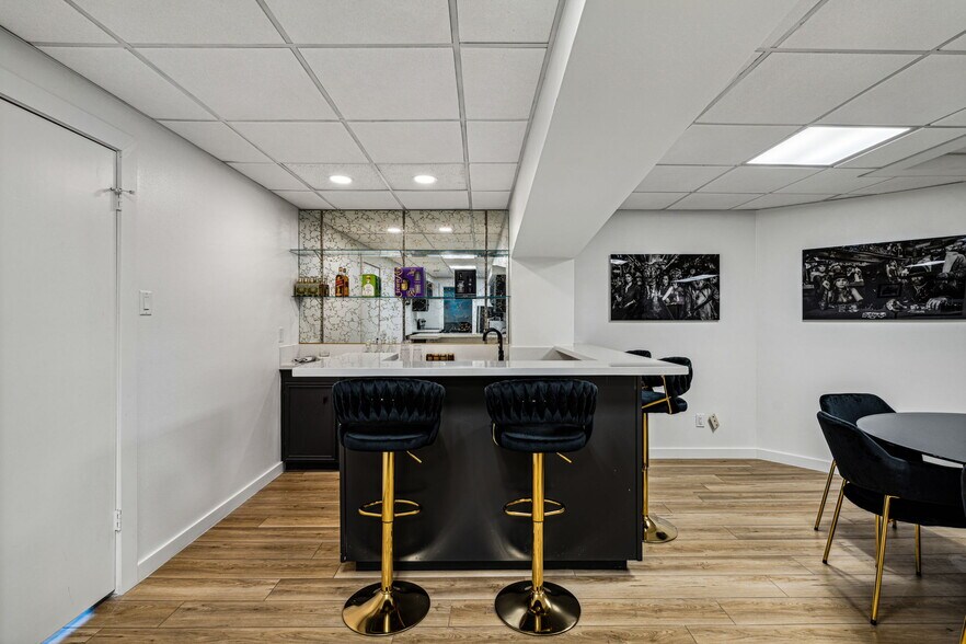 More Photos Of 5703-5705 Edgemoor Dr, Houston Warehouse For Sale