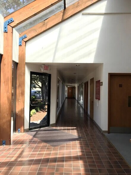 More Photos Of 525 Glen Creek Rd NW, Salem Office For Lease