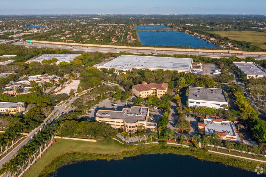 More Photos Of 1625 N Commerce Pky, Weston Medical For Lease