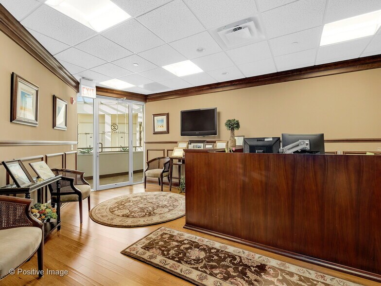 More Photos Of 1 TransAm Plaza Dr, Oakbrook Terrace Office For Sale