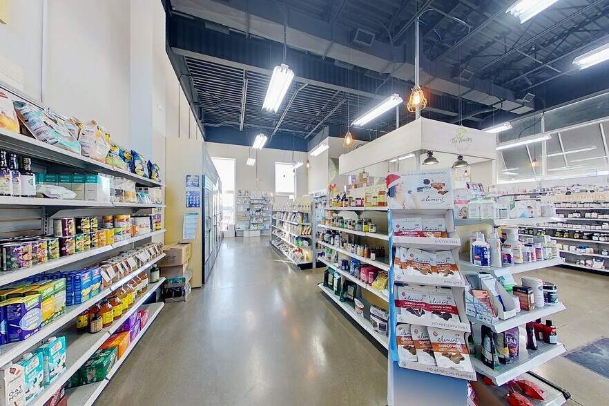 More Photos Of 101 Clarence St, Port Colborne General Retail For Sale