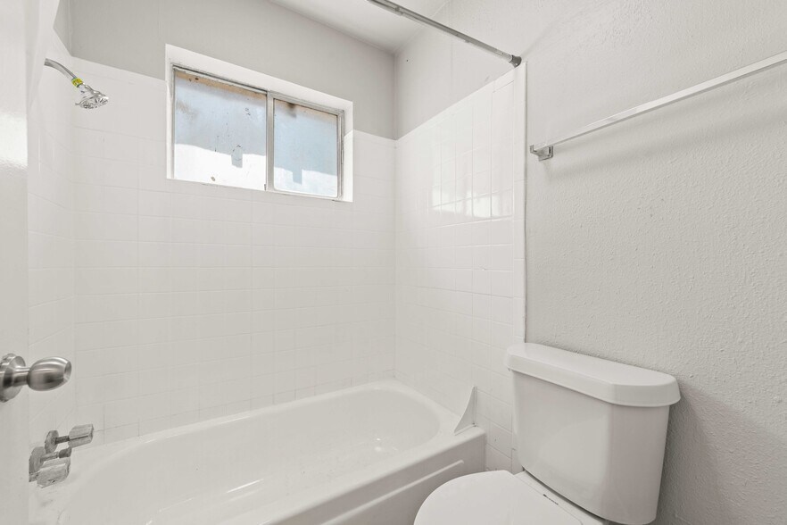 More Photos Of 2222 Vance Jackson Rd, San Antonio Apartments For Sale