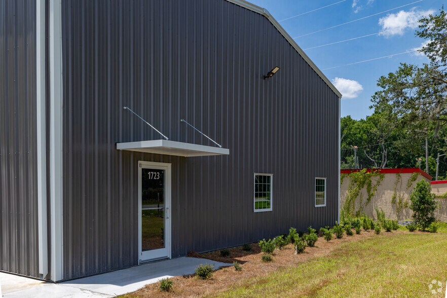 More Photos Of 1723 Grove Point, Savannah Light Distribution For Lease