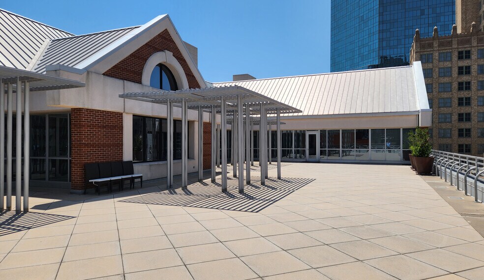 More Photos Of 500 Commerce St, Fort Worth Office For Sale