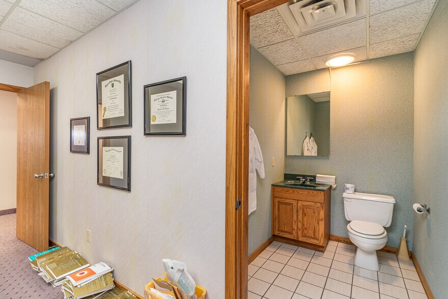 More Photos Of 3588 Center Ave, Essexville Medical For Sale