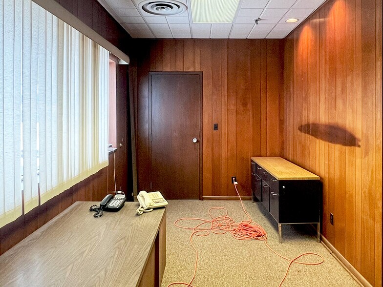 More Photos Of 1040 W 12th St, Erie Manufacturing For Sale