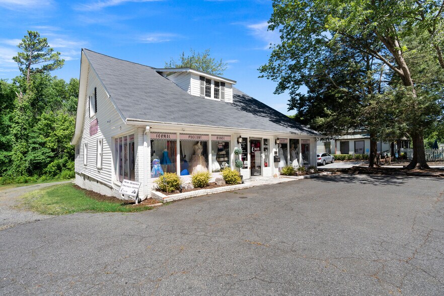 More Photos Of 9010 Main St, Woodstock Freestanding For Sale