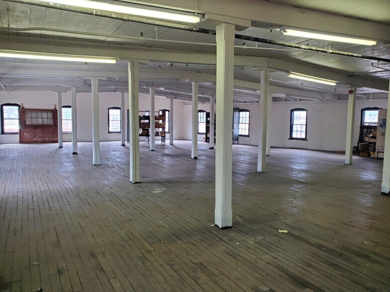 More Photos Of 61 Canal St, Manchester Warehouse For Sale