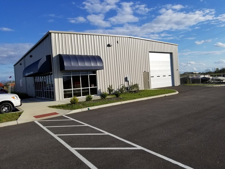 More Photos Of 85 Breighton Blvd, Shelbyville Freestanding For Sale
