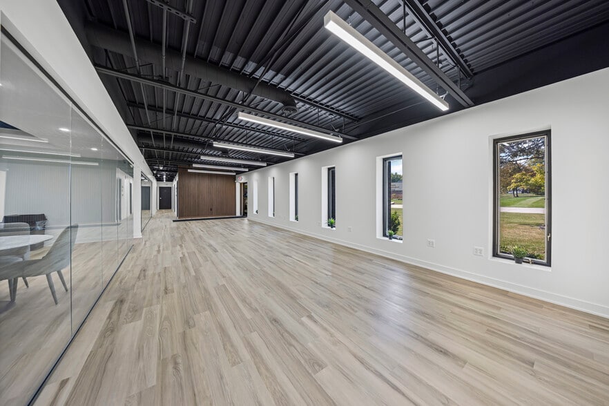 More Photos Of 23936 Industrial Park Dr, Farmington Hills Warehouse For Sale