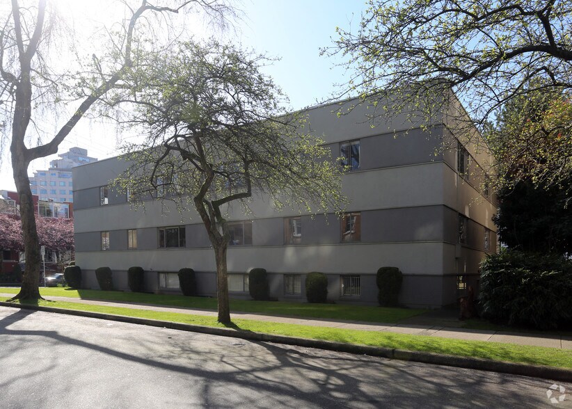 More Photos Of 1025 Chilco St, Vancouver Apartments For Sale